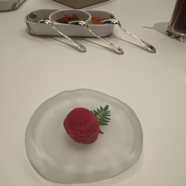 澳門美食探秘｜上葡京御花園：兩億打造的黑珍珠餐廳體驗