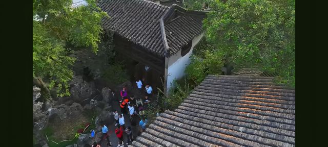 漫步蘇州園林：一場穿越千年的美學盛宴   踏入蘇州園林，彷彿打開了一本塵封的古籍，每一頁都書寫著東方