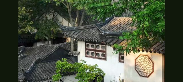 漫步蘇州園林：一場穿越千年的美學盛宴   踏入蘇州園林，彷彿打開了一本塵封的古籍，每一頁都書寫著東方