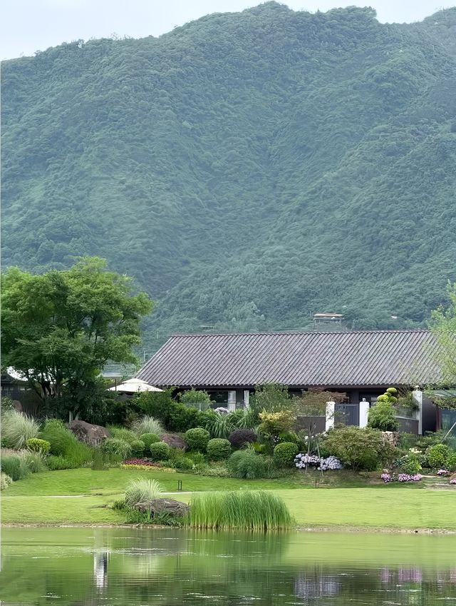 成都出發1.5小時，闖入山水油畫世界！