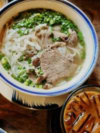 🍜曼谷通羅區挖到寶！米其林推薦越南菜還原河內風味～