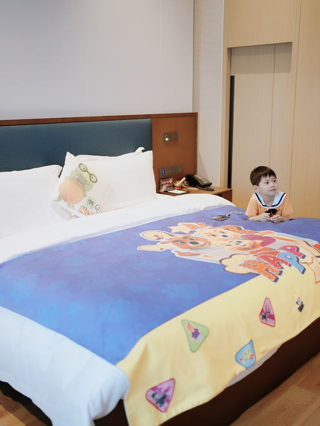 90後辣媽反向湊仔，同BB一齊住進東錢湖酒店