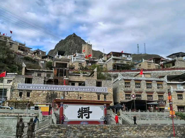 甘堡藏寨：藏在雲端的千年藏寨，一場與世隔絕的桃源之旅。