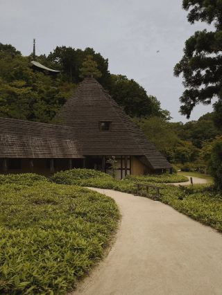 히로시마 신쇼지 사원의 고요한 체험