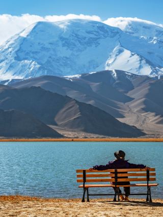 Karakul Lake Photo Spots | The Lonely Chair Life Snow Mountain Photo