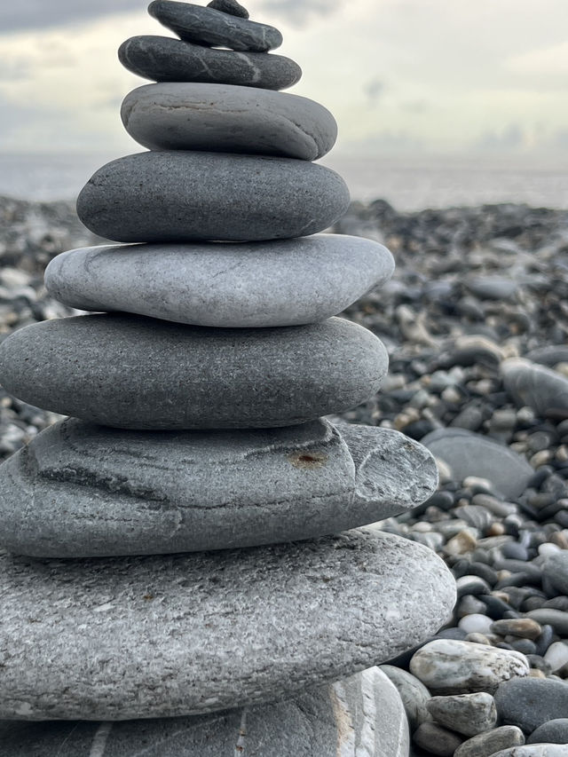 🌊 Qixingtan Beach Stone Stacking: 7 Stones, 1 Magical Moment! 🪨