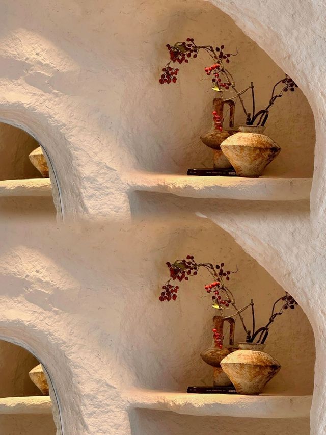 青島這家民宿絕了！洞穴風房間把山海都裝進了「石窟」裡～