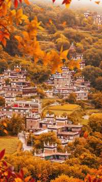 秋季最美川西小眾秘境,雪山下的藏寨美到失語