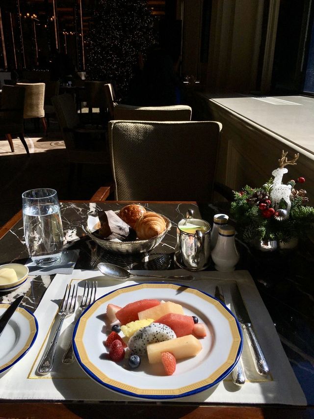 香港半島酒店:維港之畔的百年傳奇 香港半島酒店:維港之畔的百年傳奇