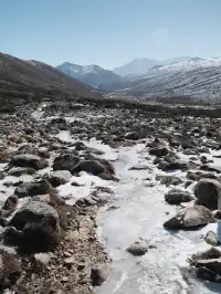 川西雪山整活，吃了牦牛肉，單穿一件是否抗凍