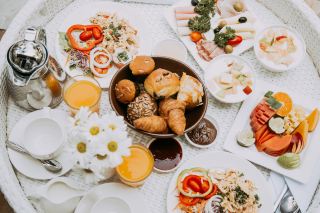 Market Status and Booking Guide for Floating Breakfasts in the Maldives