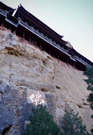 ซ่อนตัวอยู่ที่เชิงเขาเหิง คือ "วัดแขวนขนาดเล็ก" อายุพันปีที่งดงามตระการตา—น่าทึ่งมาก!