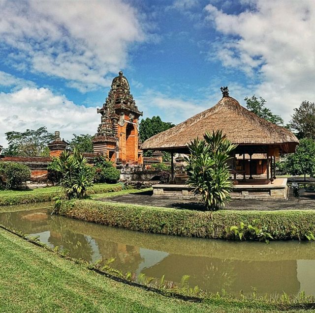 Pura Taman Ayun * A UNESCO World Cultural Site 