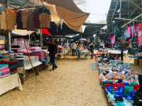 ตลาดนัดเก่าแก่ : ตลาดนัดวันอาทิตย์