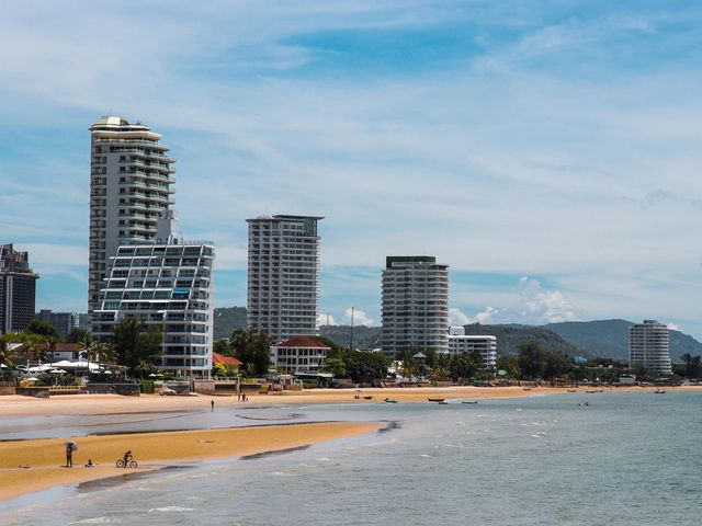 หาดเขาตะเกียบ   นั่งชมวิว เดินชิลฟังเสียงคลื่น 