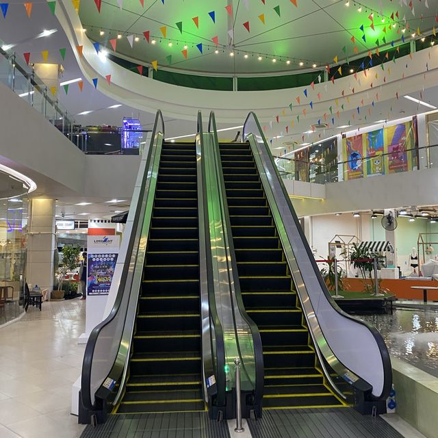เดินคลายร้อนที่ห้างในเมืองภูเก็ต Limelight Avenue