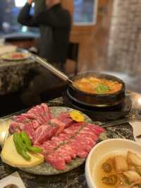 弘大美食 韓牛專賣~炭火燒最高𝐀級𝟏++ 🥩