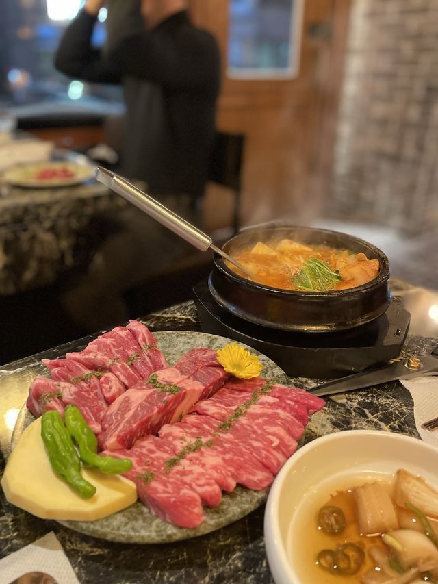 弘大美食 韓牛專賣~炭火燒最高𝐀級𝟏++ 🥩