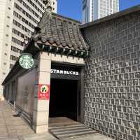 【韓国ソウル・市庁】お座敷もある圜丘壇（ファングンダン）がモチーフのSTARBUCKS COFFEE