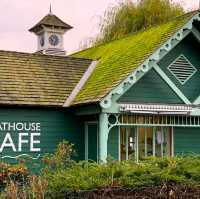 LITTLE CAFE WITH AMAZING LAKE VIEW!