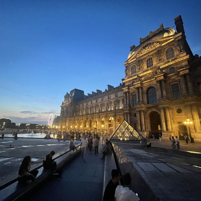 Summer evening with Seine and Lourve