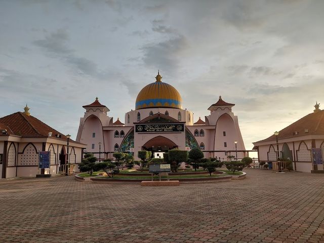 Melaka Straits Mosque ✨