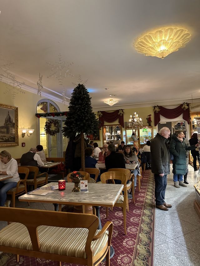 드레스덴의 화려한 카페 Coselpalais