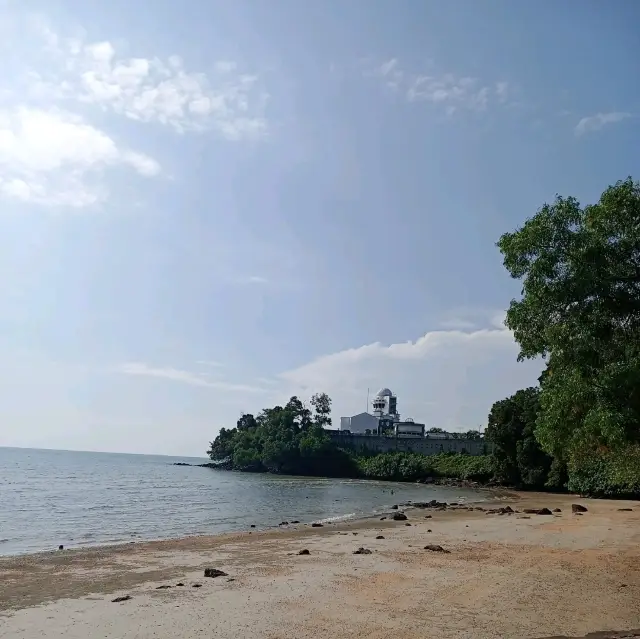 recommend to this peaceful beach 🏖️