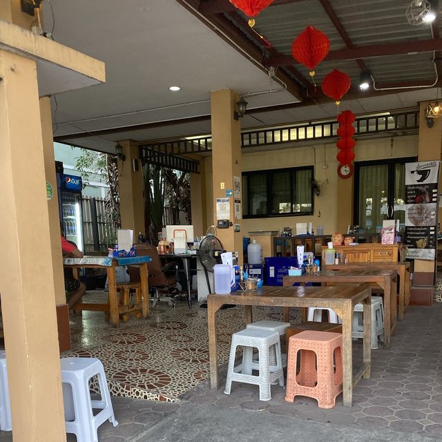 แวะกินก๋วยเตี๋ยวที่ร้านเตี๋ยวกระดูก 🍜 บางแสน