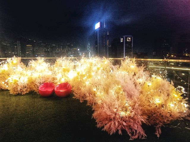 燈火璀燦的打卡酒吧餐廳