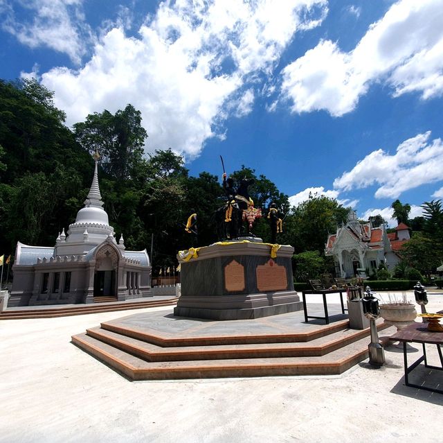 วัดเขาขุนพนม