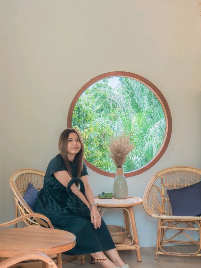 คาเฟ่ในสวนผลไม้ริมถนนกะปง