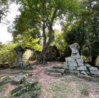 Temple Y, the half-pediment