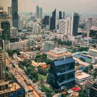 Banyan Tree Bangkok กับห้องกระจกทรงโค้ง