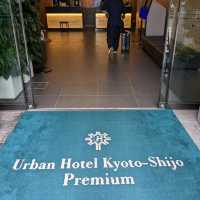 【Urban Hotel kyoto−Shijo Premium】阪急大宮から徒歩５分で、近くに雨庭も有る。