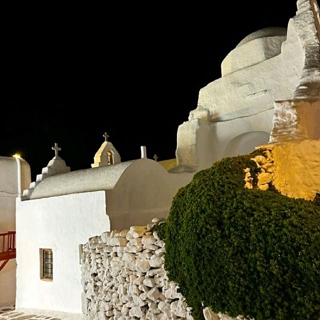 WHITE ASYMMETRICAL CHURCH IN MYKONOS!