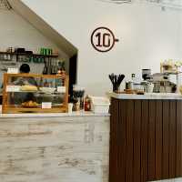 10 Studio Cafe