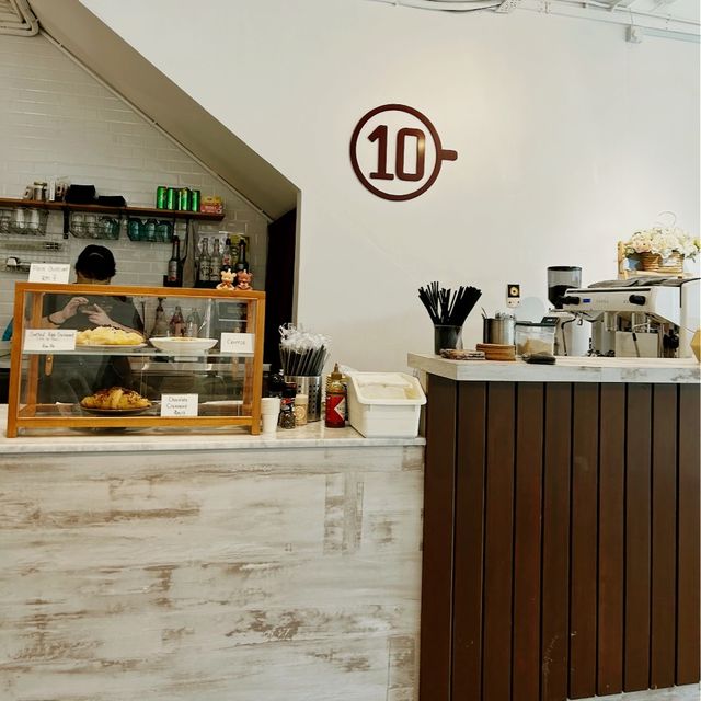 10 Studio Cafe