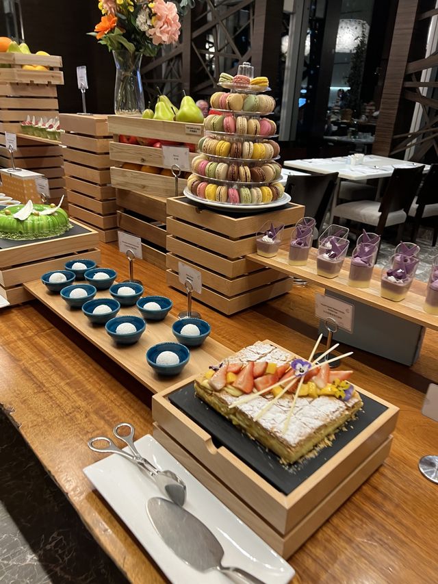 自助晚餐🥣推薦🥰如心酒店Cafe Circles‼️高質蟹腳😍主打精美甜品🍮