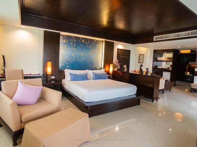 รีสอร์ทติดทะเลเขาหลัก ที่พักริมชายหาด