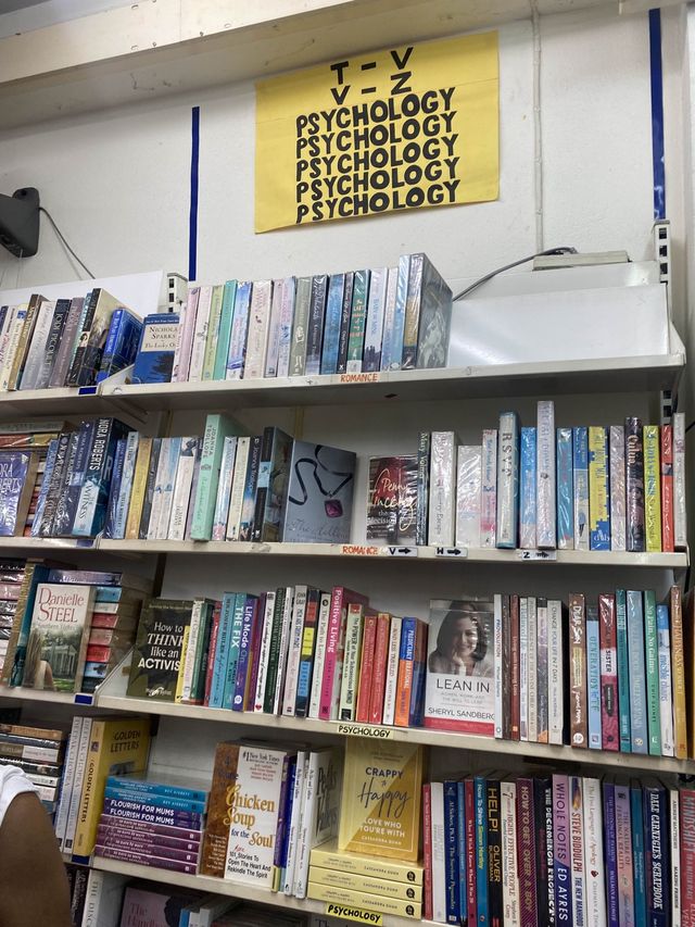 แนะนำ “ร้านหนังสือต่างชาติมือสอง” ที่ถนนข้าวสาร