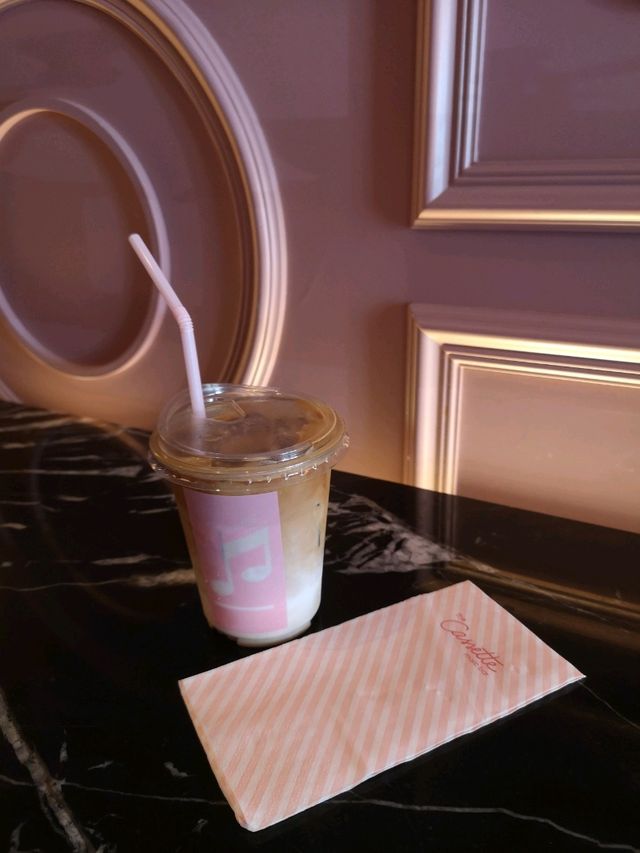 The Cassette Coffe Bar ร้านคาเฟ่ชมพูสวยหวาน