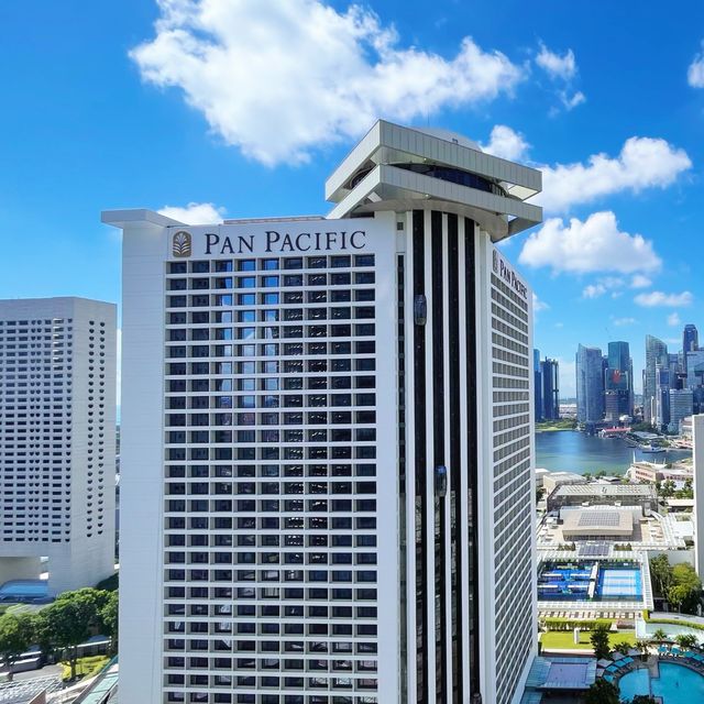 Marina bay with panoramic views of Skyline 