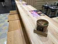 福岡・博多。博多駅で気軽にカウンターでカップもつ鍋が食べられる『YAMAYA BASE (マイング店)』