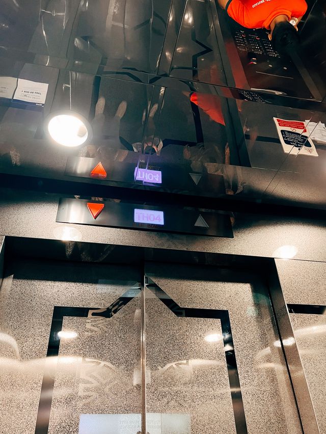 🇲🇾馬來西亞吉隆坡塔👣踩在玻璃盒子裡俯瞰吉隆坡