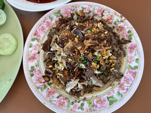 “ลาบสนามกีฬา”ร้านอาหารเหนืออร่อย จ.เชียงราย