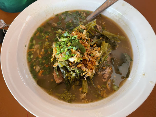 “ลาบสนามกีฬา”ร้านอาหารเหนืออร่อย จ.เชียงราย