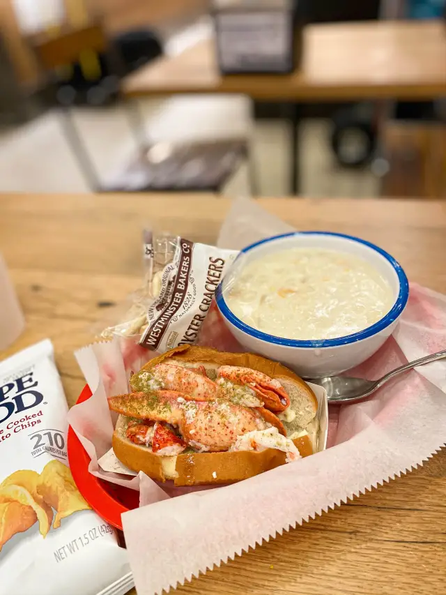 Delicious Lobster Roll in New York City 🇺🇸