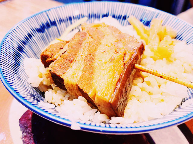 臺中西屯 祖傳爌肉飯（必吃特色美食、人氣平價炒麵牛肉麵、銅板料理、24小時營業、宵夜早餐 午晚餐聚餐首選推薦餐廳）