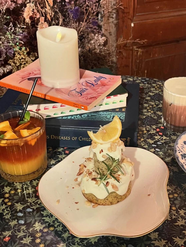 【福岡カフェ】赤い扉をくぐるとかわいい隠れ家カフェ